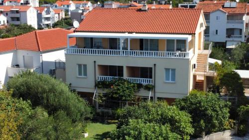 Srima Apartamento | Apartments Tare, Electric Car Refill