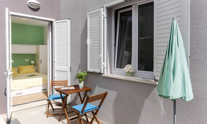 Gruz Apartamento | Apartments Villa Karmen - One-Bedroom Apartment with Terrace (Olive)