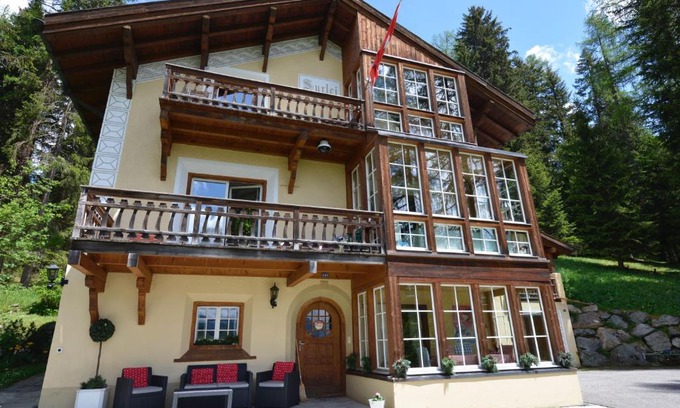 Meierhof Apartamento | Apartments Villa Surlej
