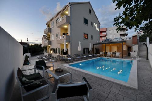 Okrug Gornji Apartamento | Apartments Villa Tećo mit Pool