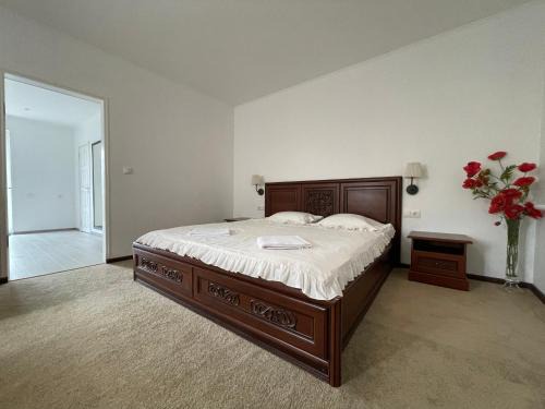Solomjanskyj Apartamento | Apartments with kitchen and garden