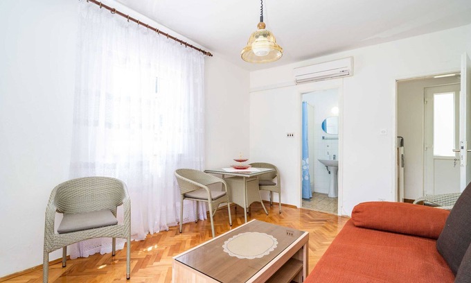 Zaton Apartamento | Apartments Zarac - One Bedroom Apartment with Balcony and Sea View (Milanka)
