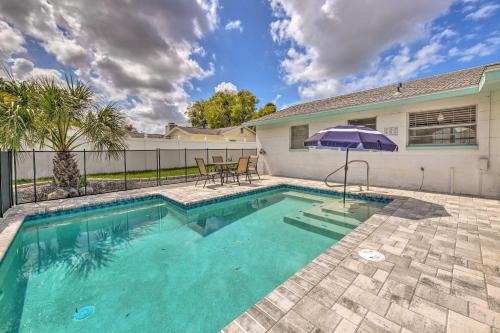 Apollo Beach Casa | Apollo Beach Gem with Pool The Flamingo House