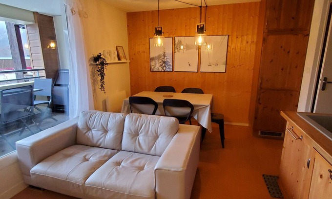Besse-et-Saint-Anastaise Apartamento | Appartement en centre station résidence le Pavin