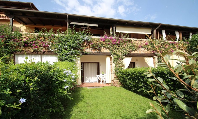 Porto San Paolo Apartamento | Appartamento a Pochi Passi dal Mare con Patio e Giardino Privato