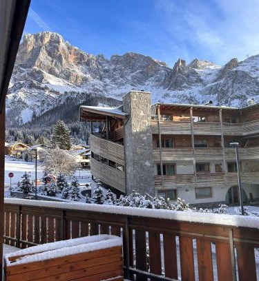 San Martino di Castrozza Apartamento | Appartamento con terrazza vista Pale di San Martino