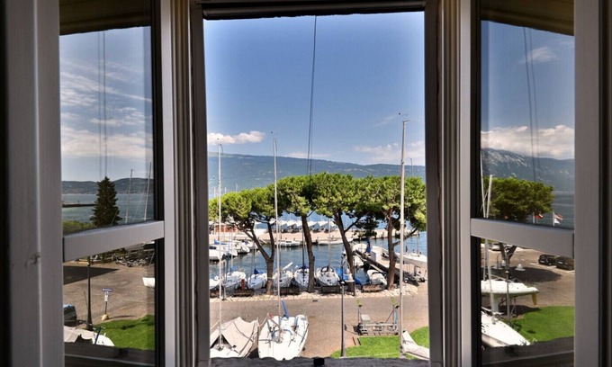 Bogliaco Apartamento | Appartamento Al Porto Vecchio Rebomaholidays - with parking space and marvellous lake view