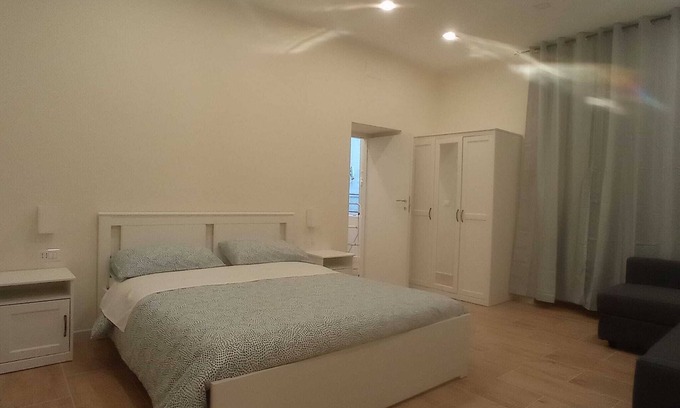 Naples City Centre Apartamento | Appartamento Appena Ristrutturato di Fronte al Duomo di Napoli, Centro Storico