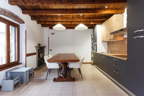 Bergamo Apartamento | Appartamento con travi a vista