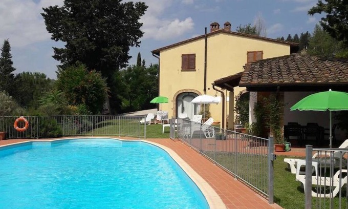 Gambassi Terme Apartamento | APPARTAMENTO FRONTE PISCINA CON STUPENDA VISTA SULLA CAMPAGNA TOSCANA