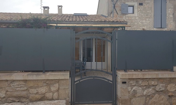 St.-Remy-de-Provence Apartamento | Appartement en Rez-de-chaussée Avec une Cour Fermée : Lou Dormidou D'eleno !