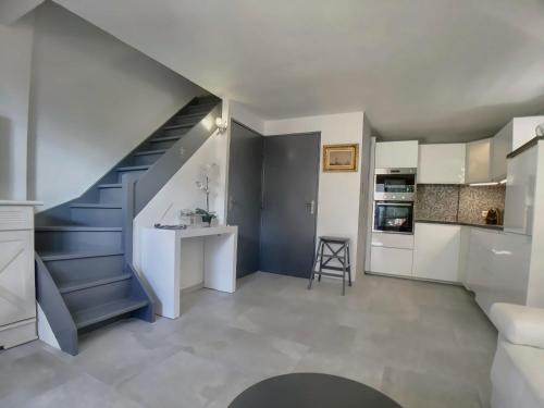 Saintes-Maries-de-la-Mer Apartamento | Appartement 8 pers. avec terrasse, proche centre - FR-1-475-157