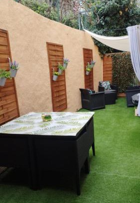 Les Adrets-de-l'Esterel Apartamento | appartement 1 étoile paisible et son jardin privé