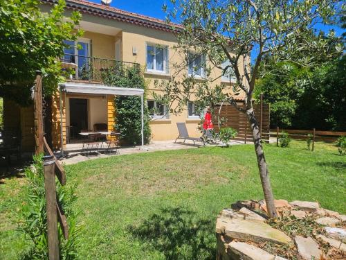 Montboucher-sur-Jabron Apartamento | Appartement une chambre avec jardin