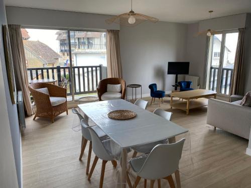 Blonville-sur-Mer Apartamento | Appartement 65m2 avec balcon vues partielles mer à 150m de la plage et centre, wifi et parking privé