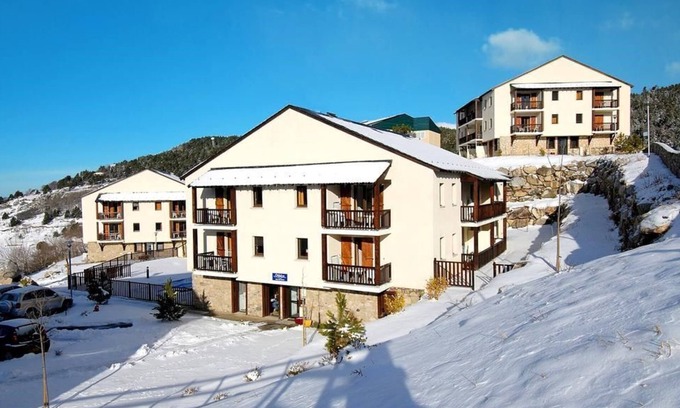 Font-Romeu-Odeillo-Via Condominio | Apartamento abordable à 500m du centre, piscine sur place!