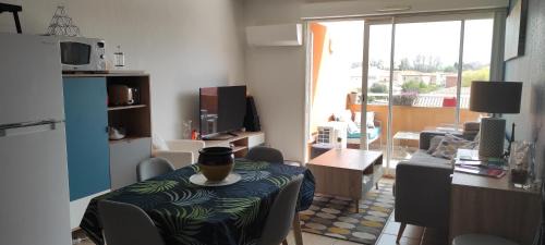 Saint-Esteve Apartamento | Appartement avec grande terrasse à 15 mn de la mer