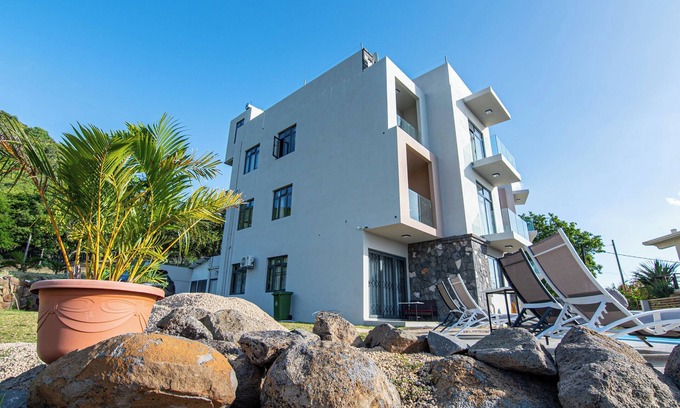 Black River Apartamento | Appartement avec splendide vue sur lile aux Benitiers et Le Morne Brabant