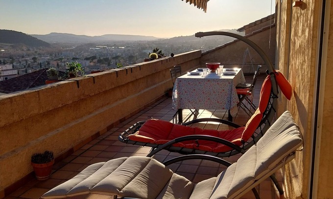 Nyons Apartamento | Appartement Avec une Grande Terrasse et une vue sur la Montagne à Nyons