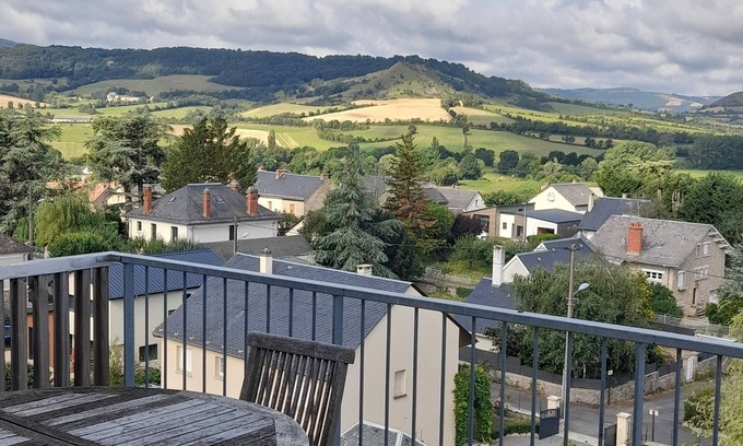 Severac-d'Aveyron Apartamento | Appartement Calme en Dernier Étage Avec Ascenseur