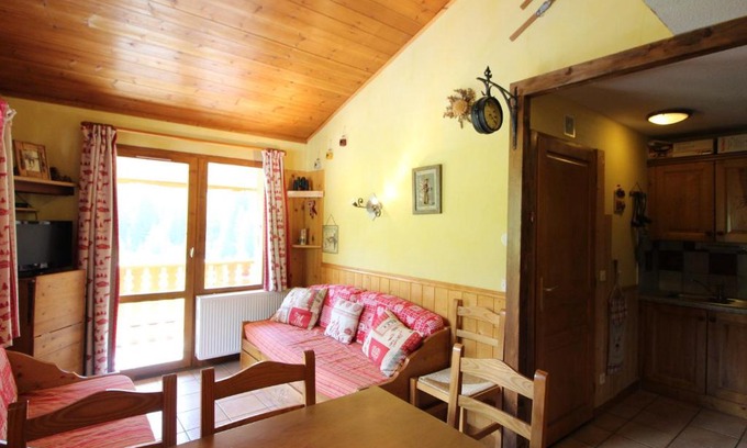 Lanslevillard Apartamento | Appartement cosy 6 personnes proche des pistes à Val Cenis avec balcon, WiFi et parking sous-sol - FR-1-508-214