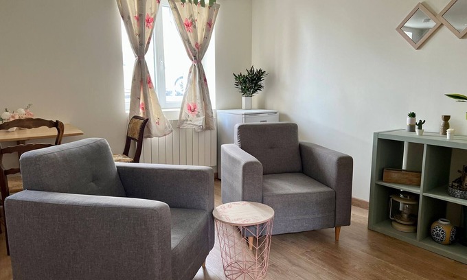 Stains Apartamento | Appartement Cosy Bien Situé. Maison Verte