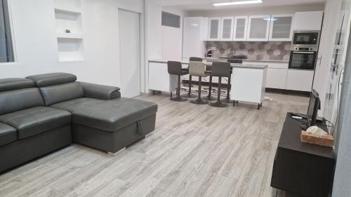 Fosses Apartamento | Appartement cozy et confort avec JACUZZI proche CDG Parc Astérix Chantilly Paris