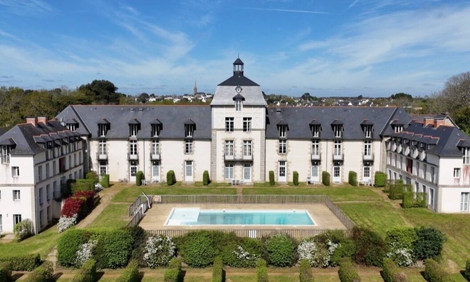 Baden Casa | Appartement Dans Château, Piscine, Balades. 4,5km de L'ile aux Moines