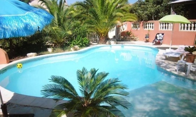 Rognac Apartamento | Appartement Dans Propriété au Calme Avec Piscine