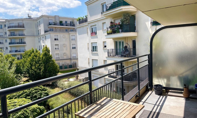 Le Bourget Apartamento | Appartement Dans Résidence de Copropriétaire Très Calme