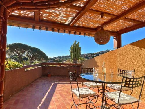 Le Lavandou Apartamento | Appartement de Charme à Saint-Clair : Terrasse, Proche Plage et Commodités - FR-1-677-44