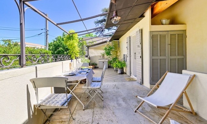Couronne Urbaine Apartamento | Appartement de Charme Dans Maison de Ville, Climatisé, Grande Terrasse