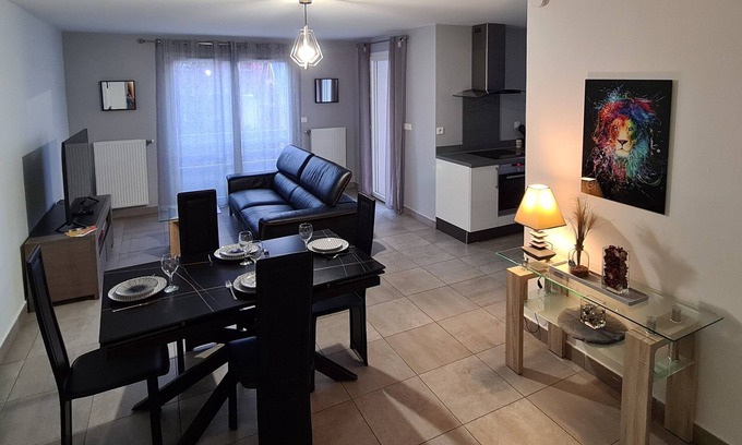 Chassieu Apartamento | Appartement de Standing au Centre de Chassieu