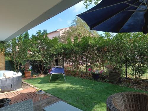 Decines-Charpieu Casa | Appartement entier Cozy Rdj Parking gratuit, proche tramway, stade OL, ARENA, Eurexpo, Aéroport StExupéry, Gare TGV Lyon Partdieu