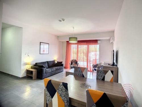 Lamalou-les-Bains Apartamento | Appartement F2 PMR, climatisé, avec terrasse et parking privé, au cœur de Lamalou-les-Bains - FR-1-451-194