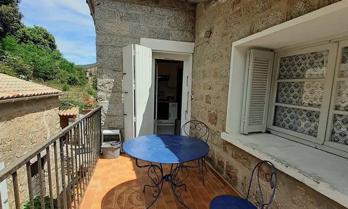 Cognocoli-Monticchi Apartamento | Appartement 3 Pièces Situé au Deuxième Étage D'une Maison de Village en Pierre