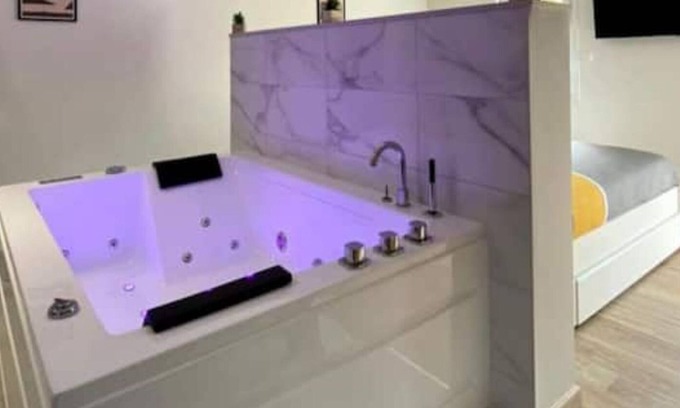 Bressuire Apartamento | Appartement Jardin et Spa
