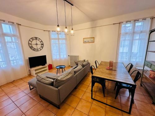Saint-Martin Apartamento | Appartement Lumineux et Spacieux 2 Chambres avec Parking Gratuit dans la Rue