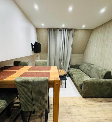 Murol Apartamento | Appartement Murol neuf calme, centre village, vue Château