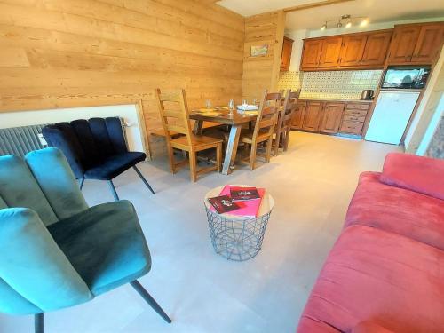 Samoens Apartamento | Appartement rénové avec mezzanine et balcon au cœur de Samoëns, idéal pour famille nombreuse - FR-1-624-69