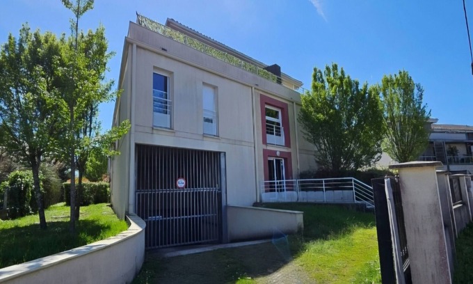Pessac Apartamento | Appartement Solaire Duplex Avec Terrasse en Bois