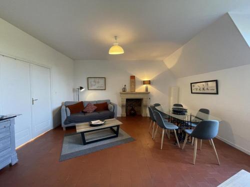 Trevol Casa | Appartement spacieux au Château avec parc arboré, proche de Villeneuve sur Allier, pour 6 pers., WiFi - FR-1-489-73