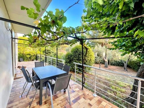 Nyons Apartamento | Appartement spacieux dans maison bourgeoise avec grande terrasse et jardin privatif ombragé, à 10 min à pied du centre-ville