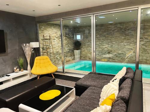 Mutzig Apartamento | Appartement Standing piscine intérieur privatisée .