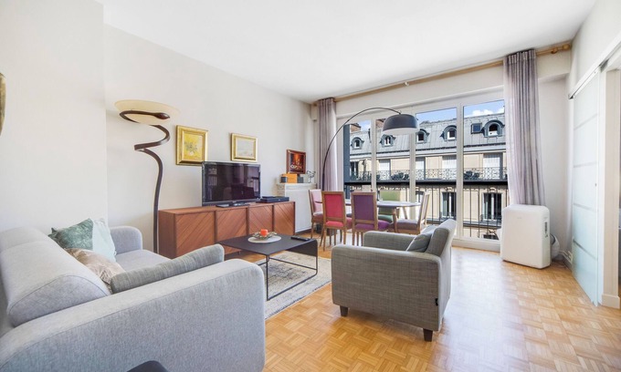 Champs-Elysees Apartamento | Appartement Triangle D'or Paris Champs Elysées 2 Chambres 75 m2