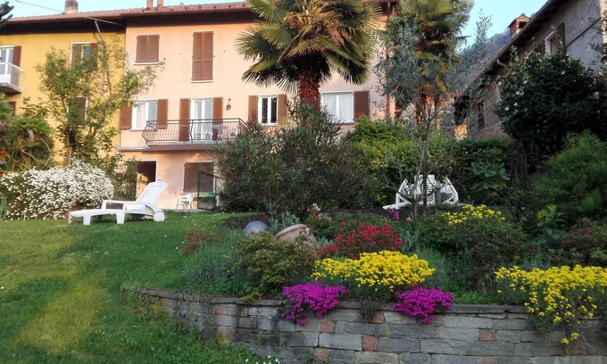 Porto Valtravaglia Apartamento | Appartment Erdgeschoss mit Aussicht auf dem See