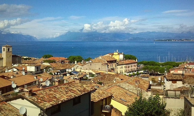 Desenzano del Garda City Centre Apartamento | Apartamento con vistas únicas sobre el Lago de Garda