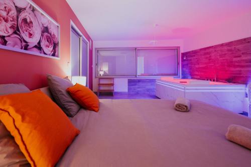 Valenciennes Apartamento | AppartSpa59 - Suite Tentation - Balnéo, Sauna - Secret Room en option supplémentaire