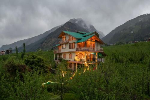 Manali Casa | Apple Garden Cottage