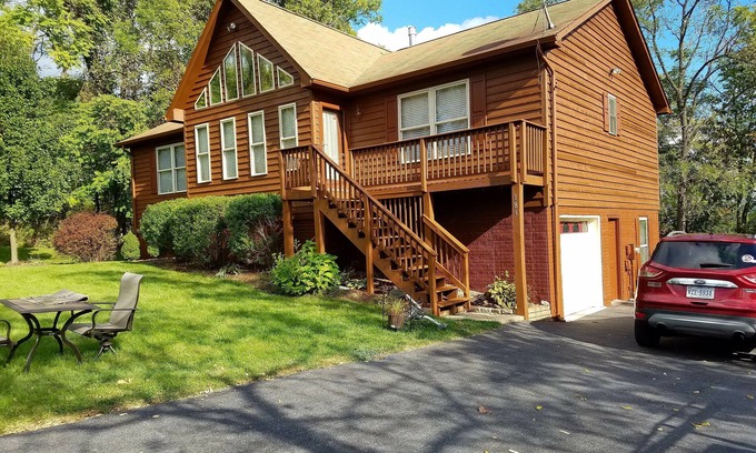 Linden Apartamento | Apple Mountain Retreat